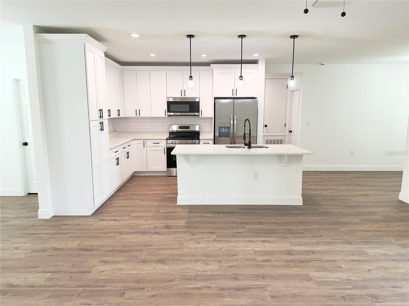 Listing Image #10