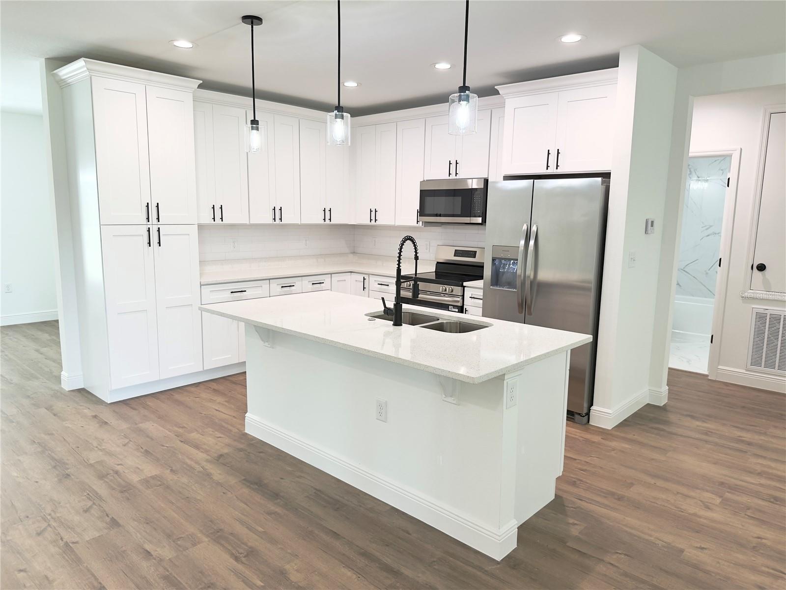 Listing Image #11