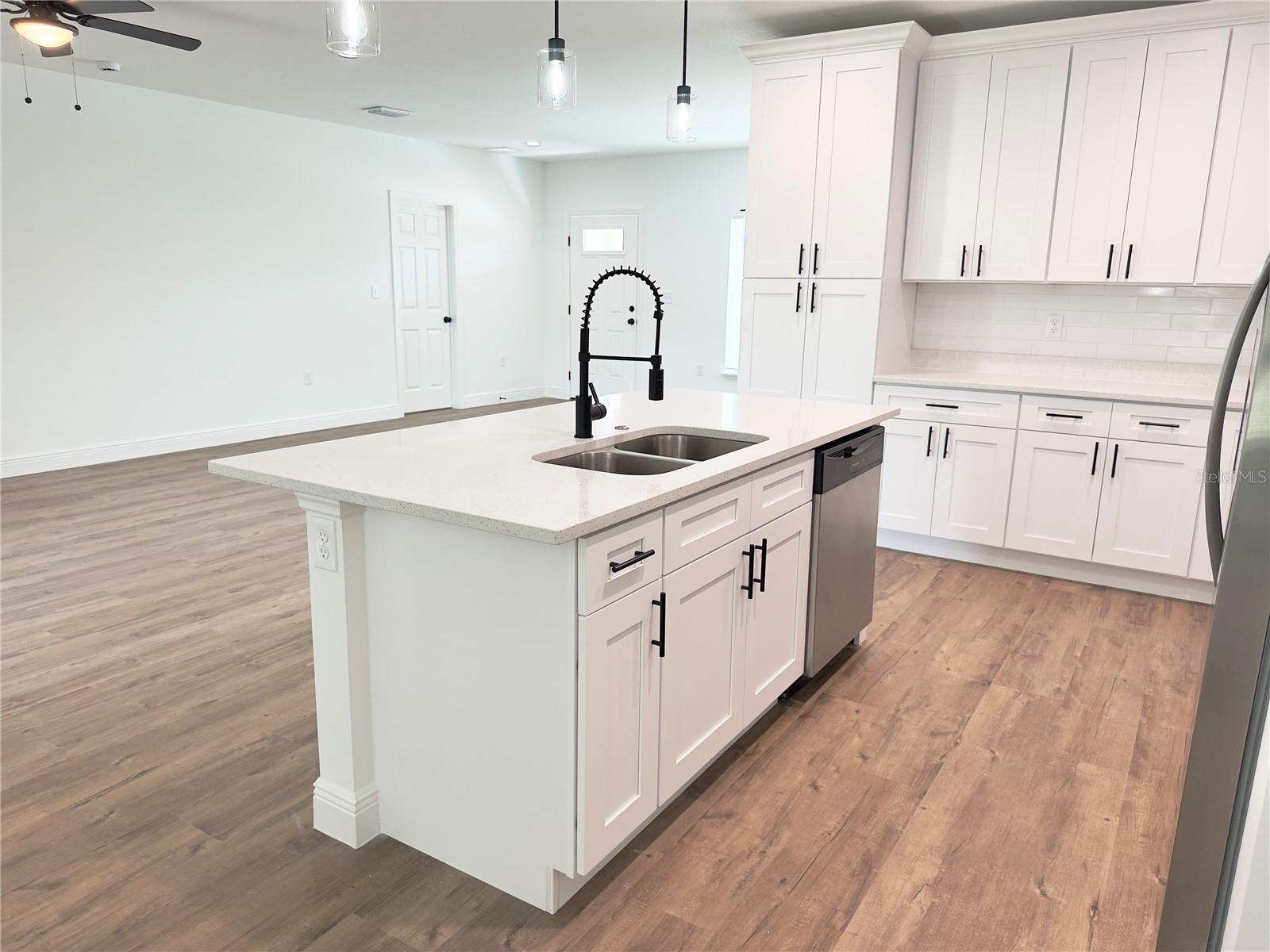 Listing Image #12