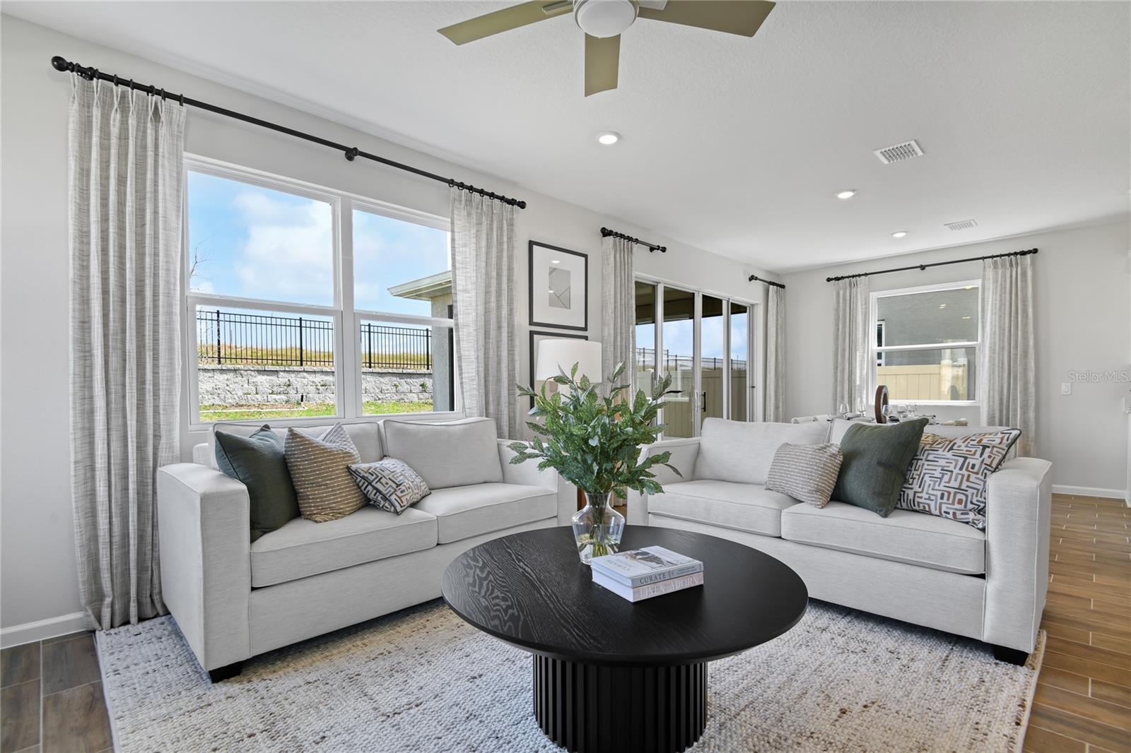 Listing Image #10