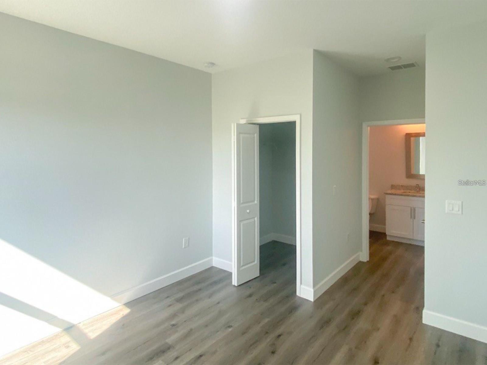 Listing Image #4