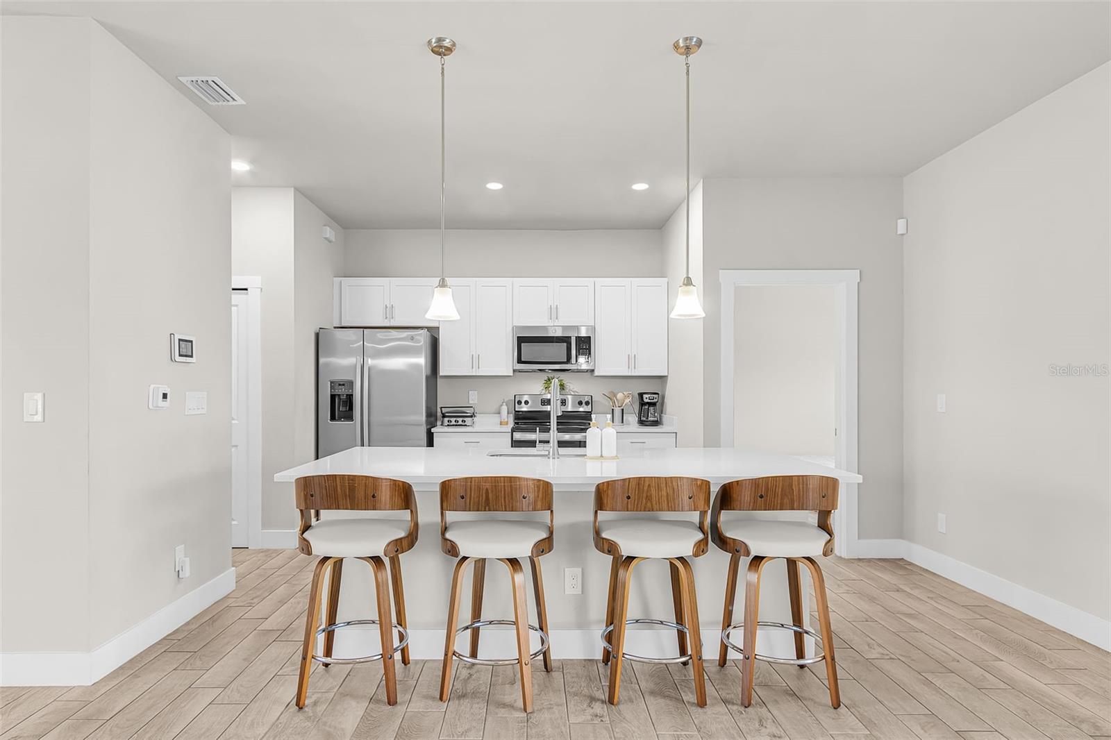 Listing Image #10