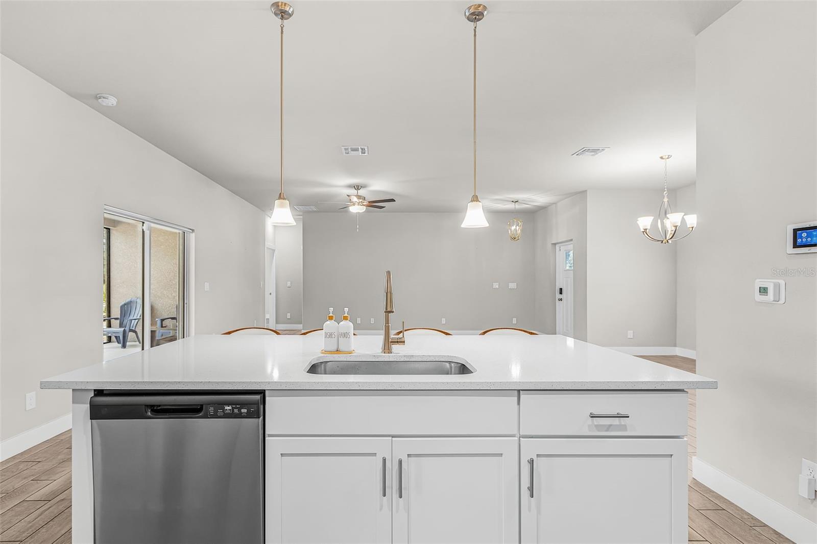 Listing Image #12