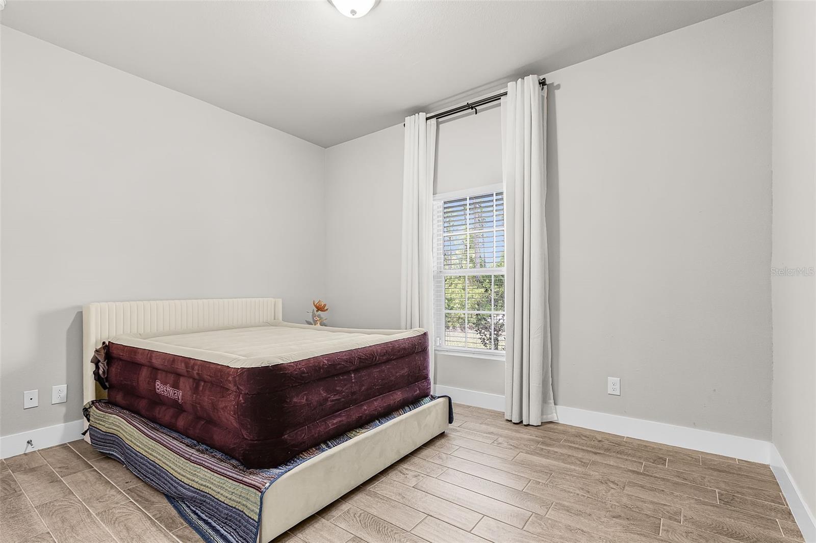 Listing Image #13