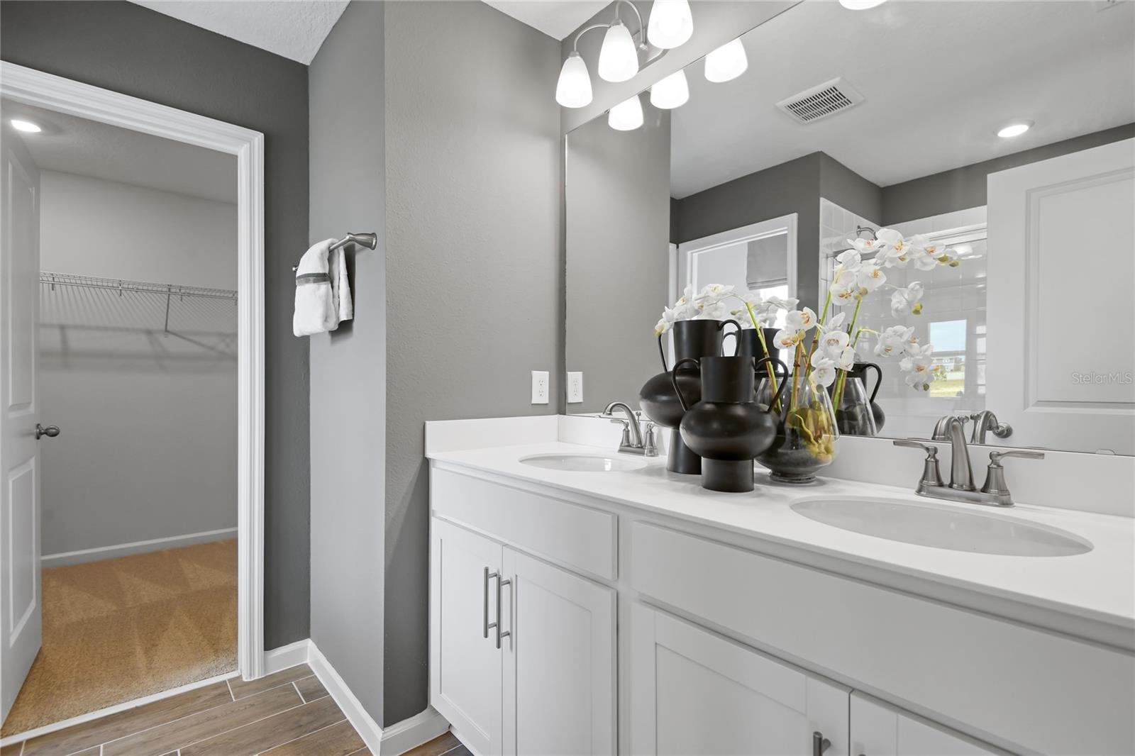 Listing Image #12