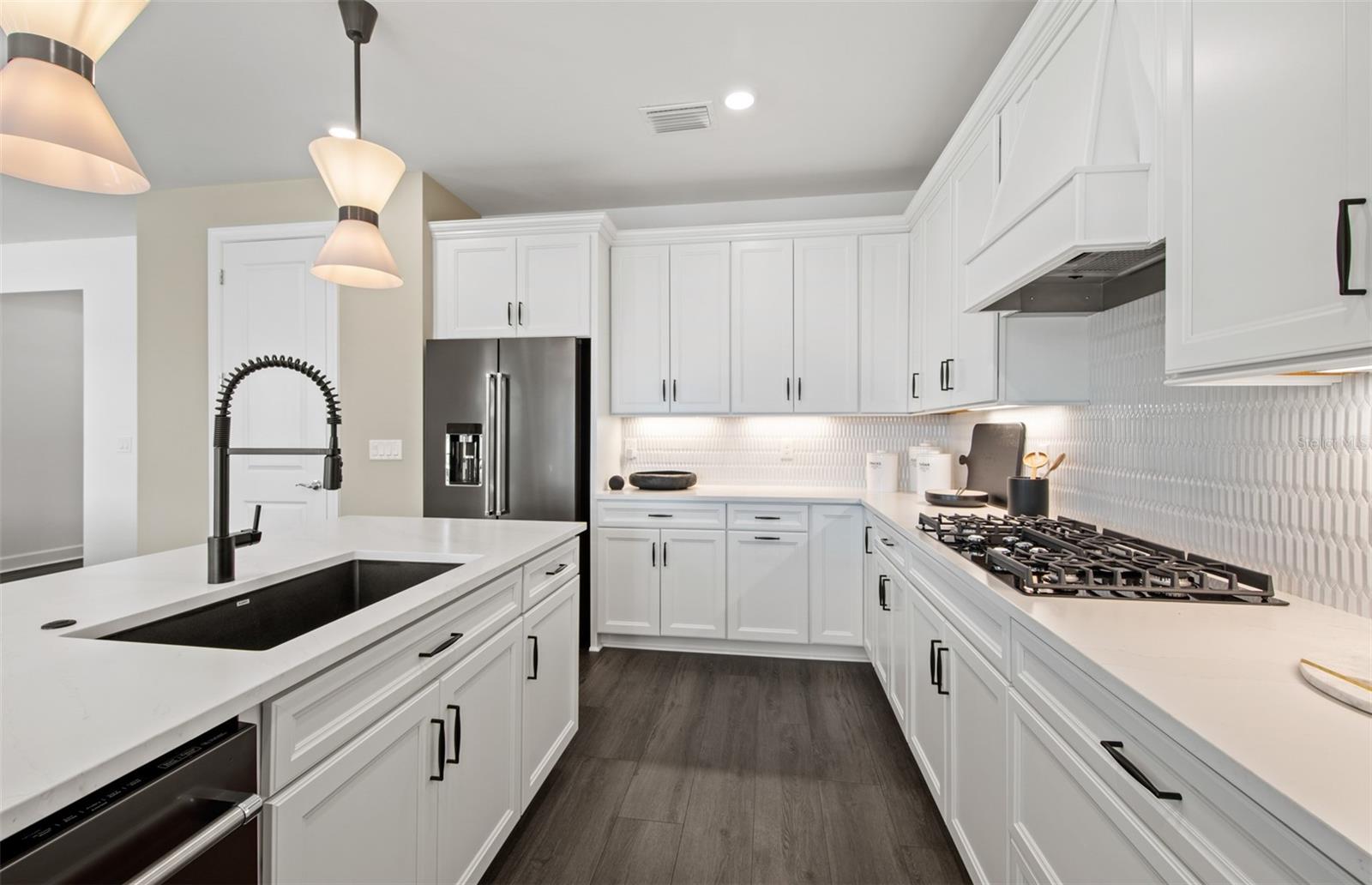 Listing Image #10