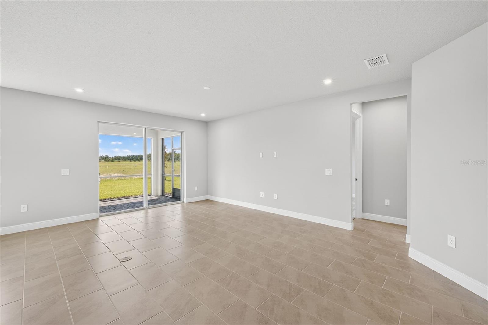 Listing Image #12
