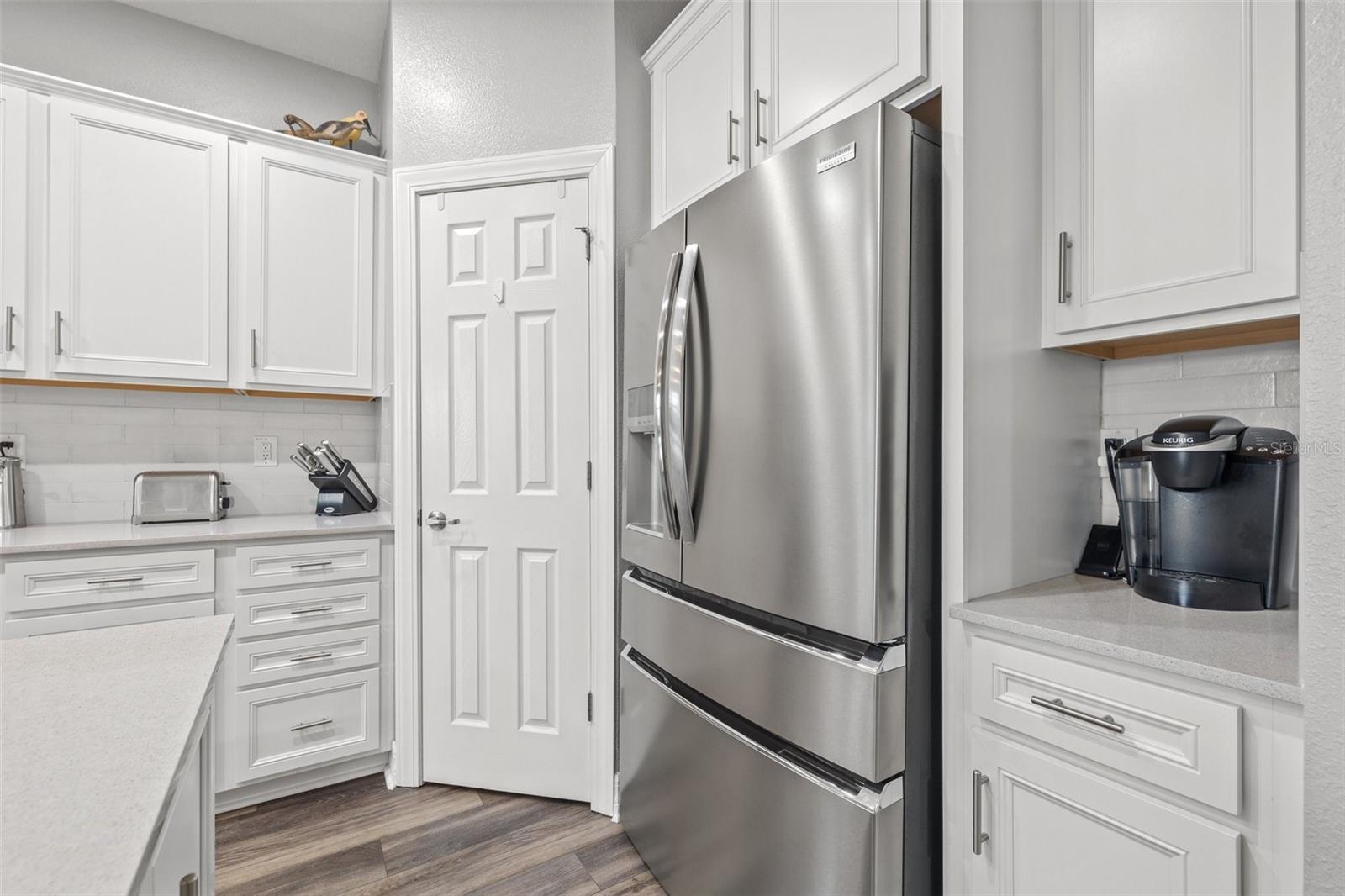 Listing Image #11