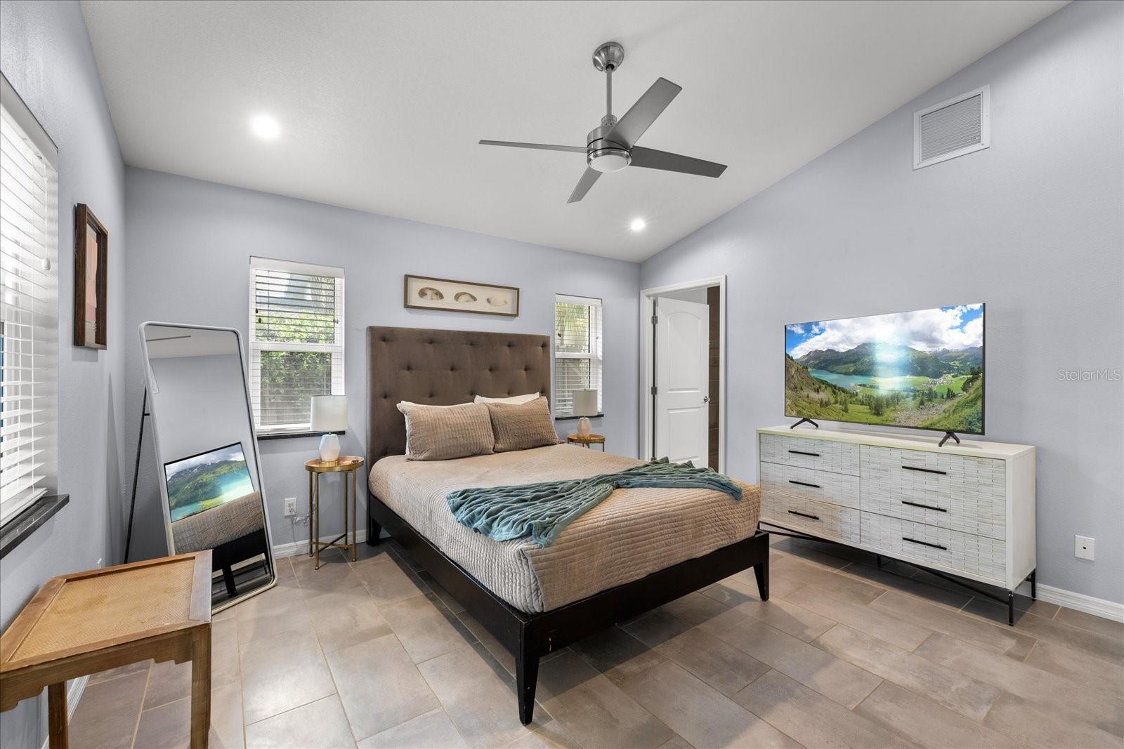Listing Image #11