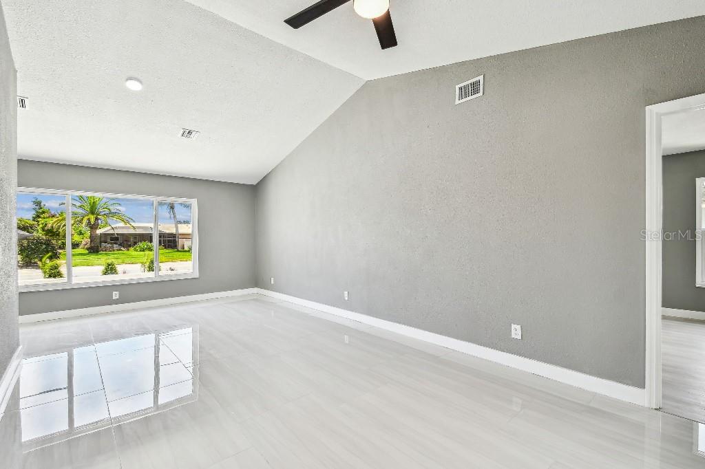 Listing Image #19