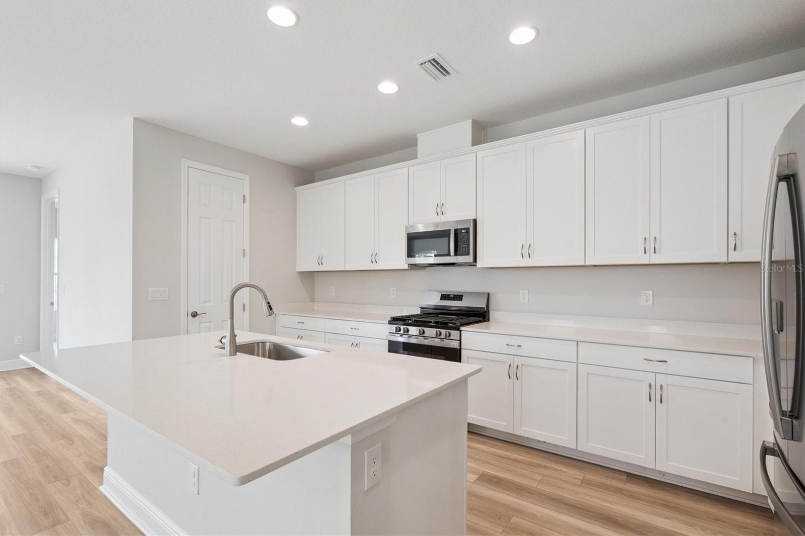 Listing Image #9