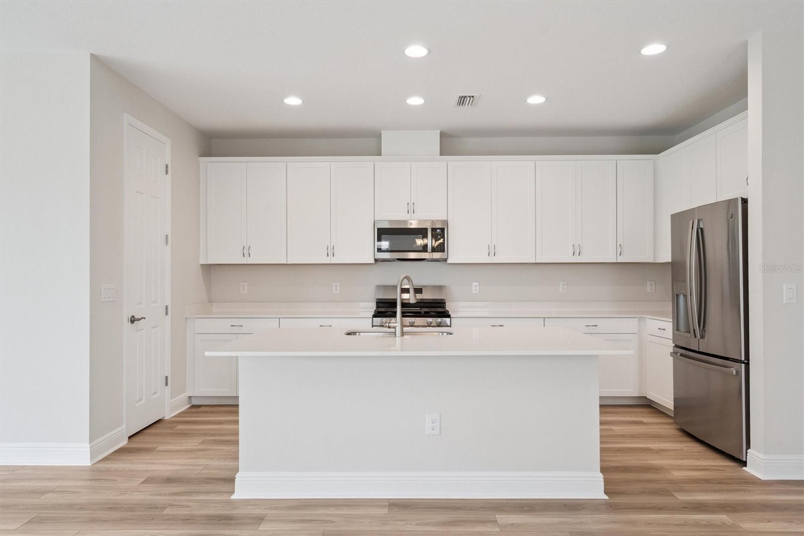 Listing Image #10
