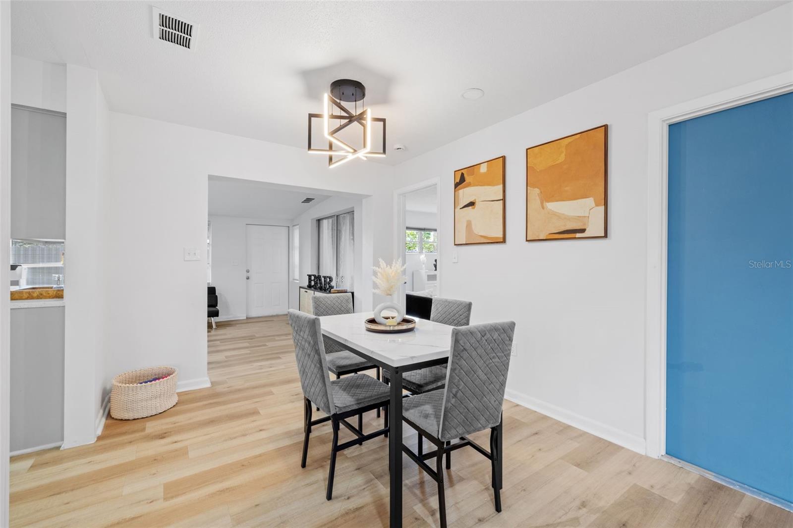 Listing Image #10