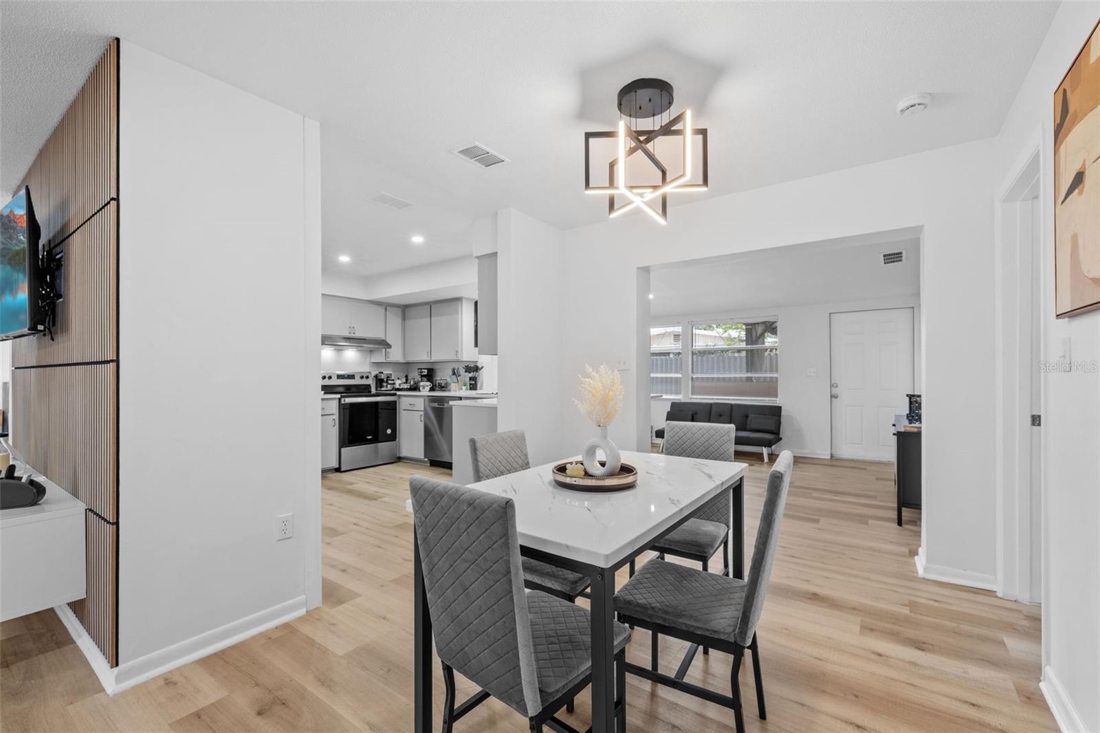 Listing Image #11