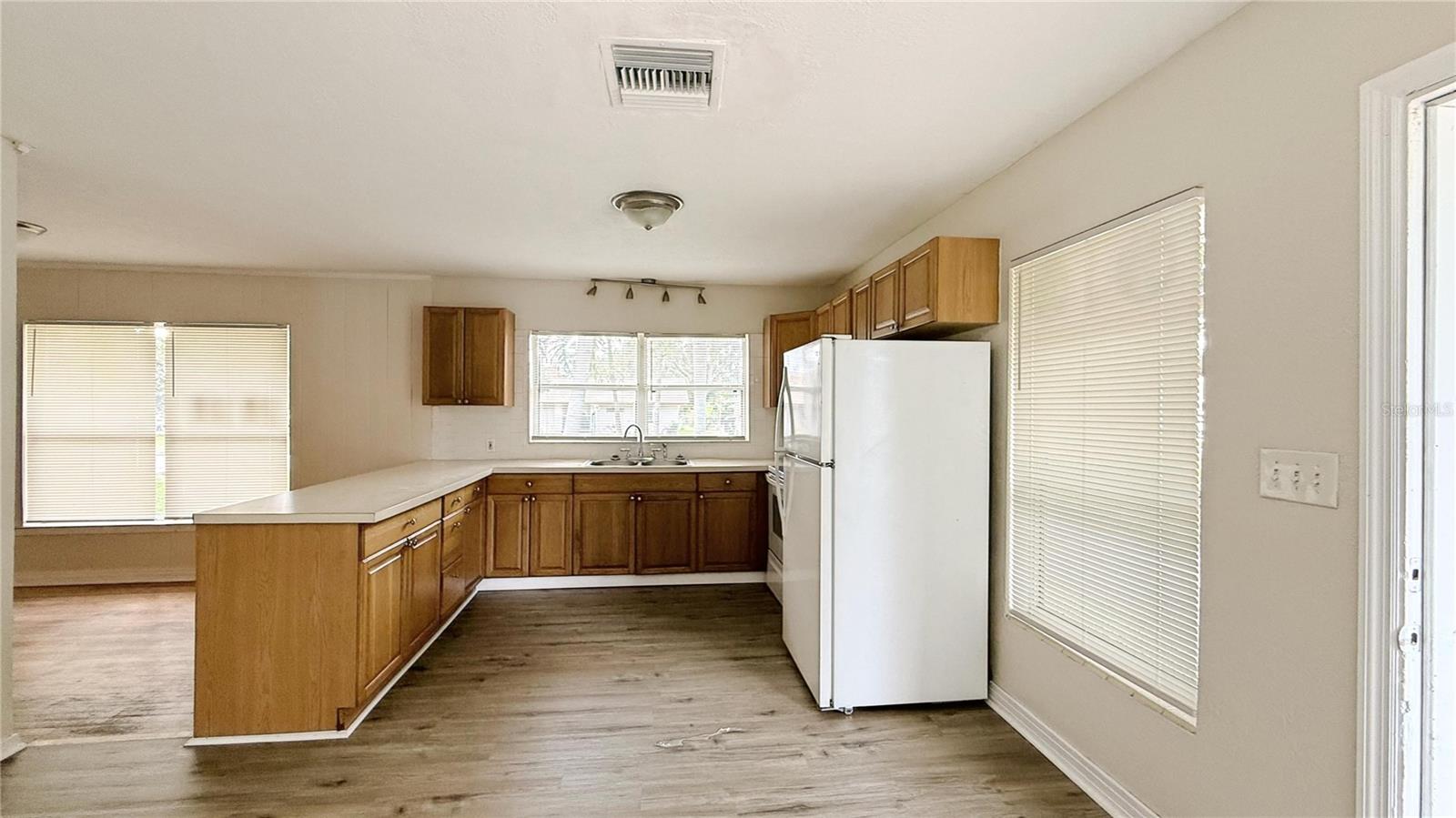 Listing Image #8