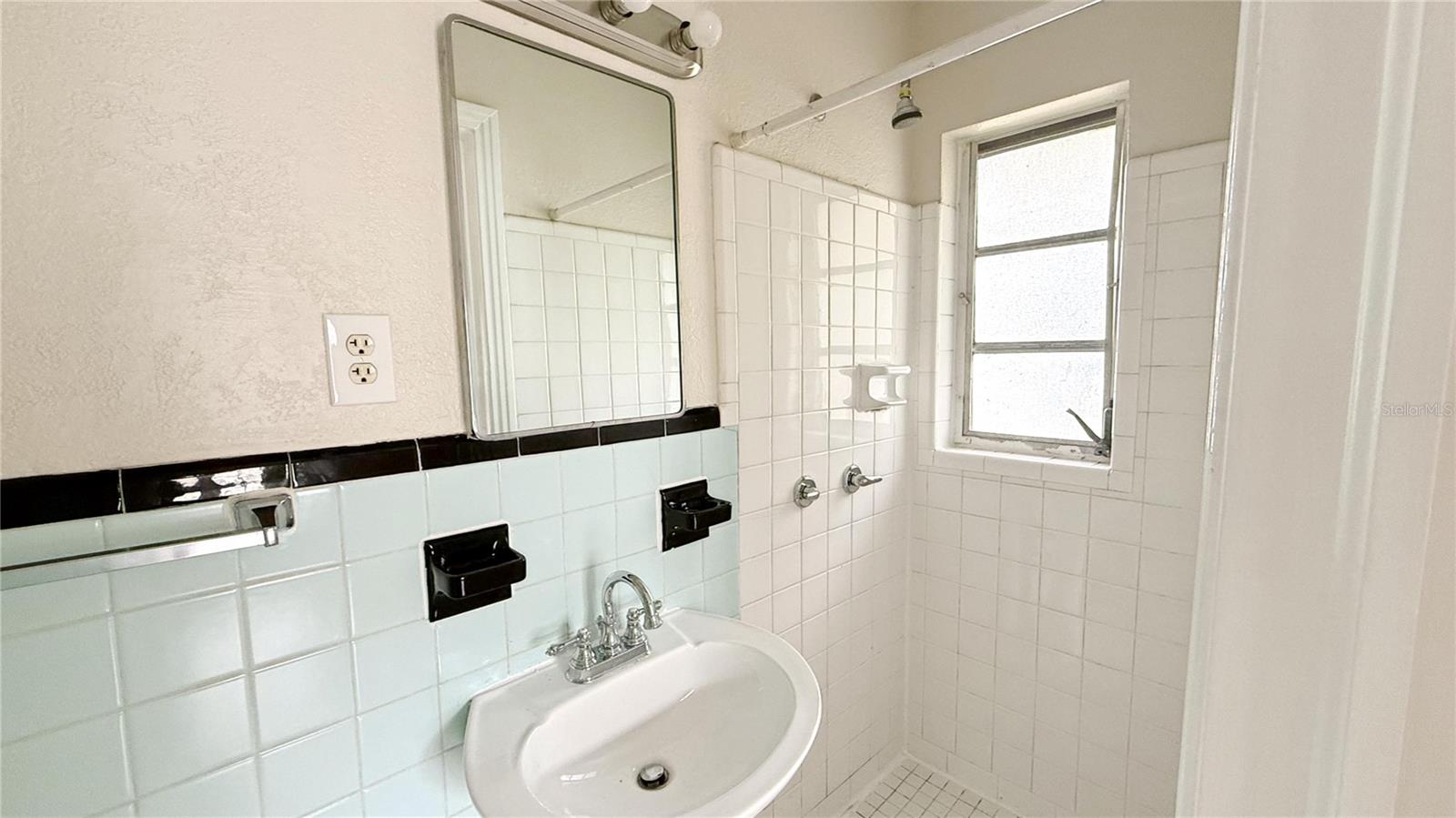 Listing Image #11