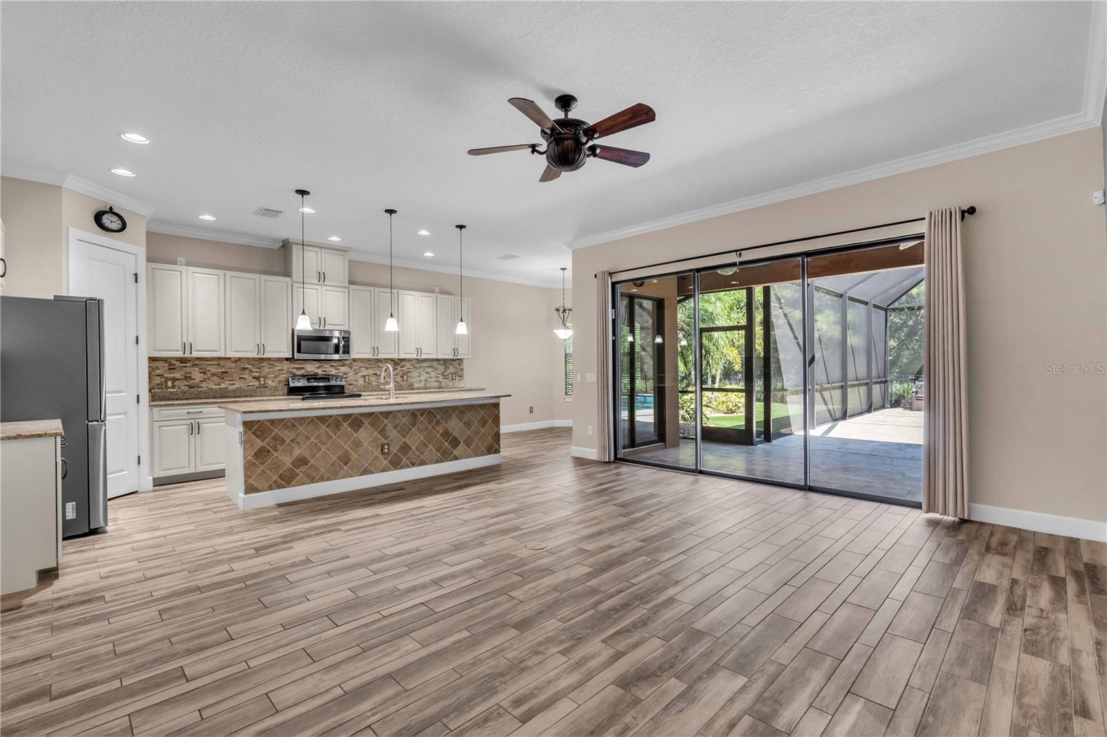 Listing Image #11