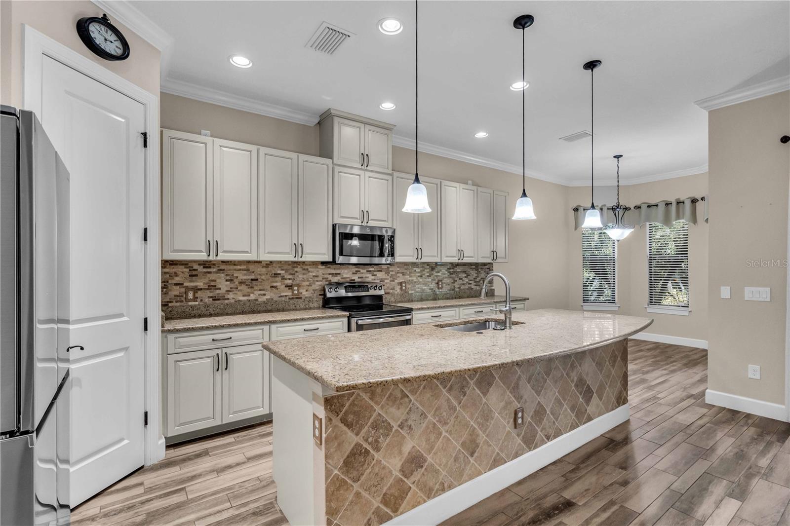 Listing Image #13