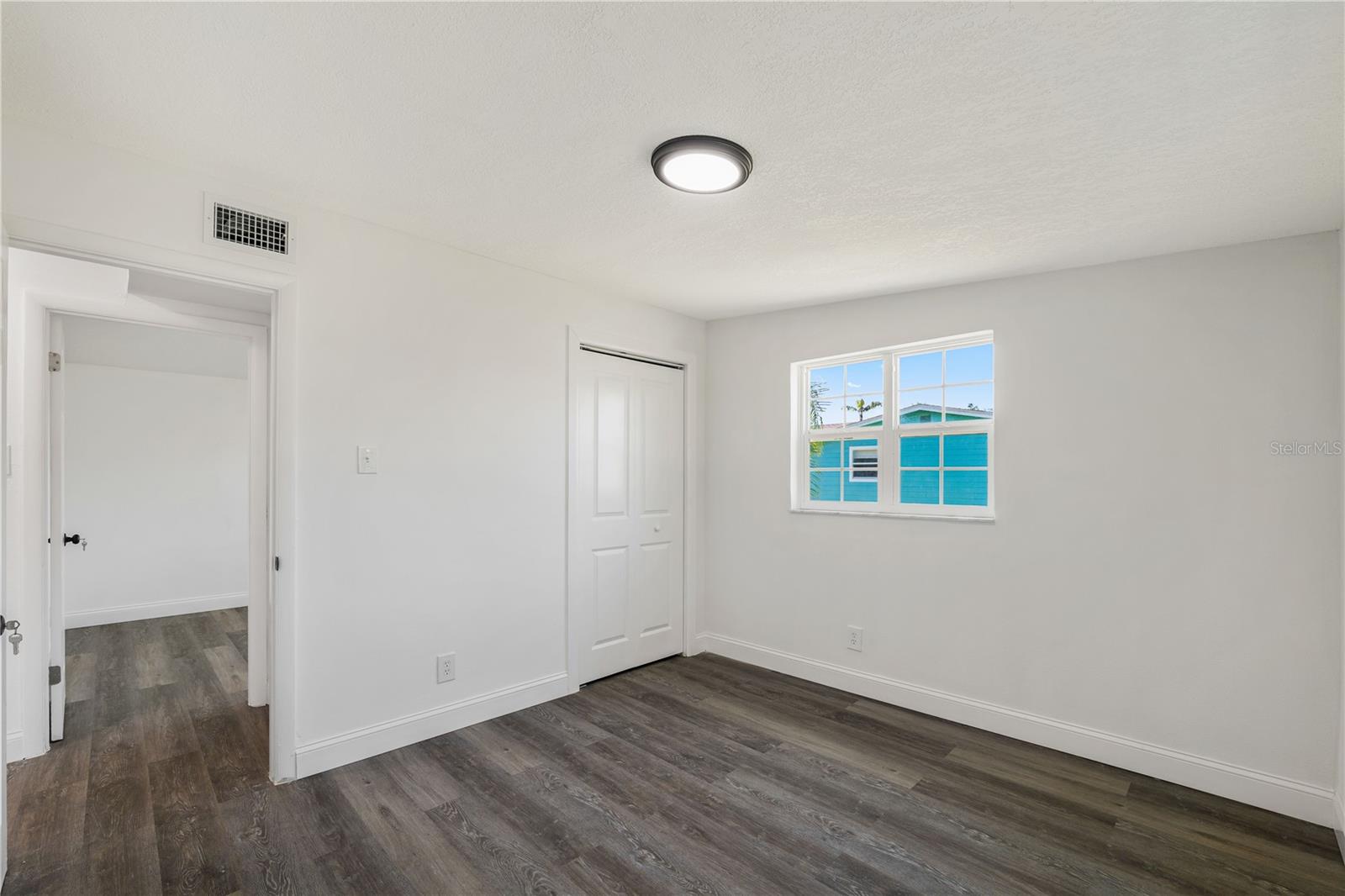 Listing Image #7