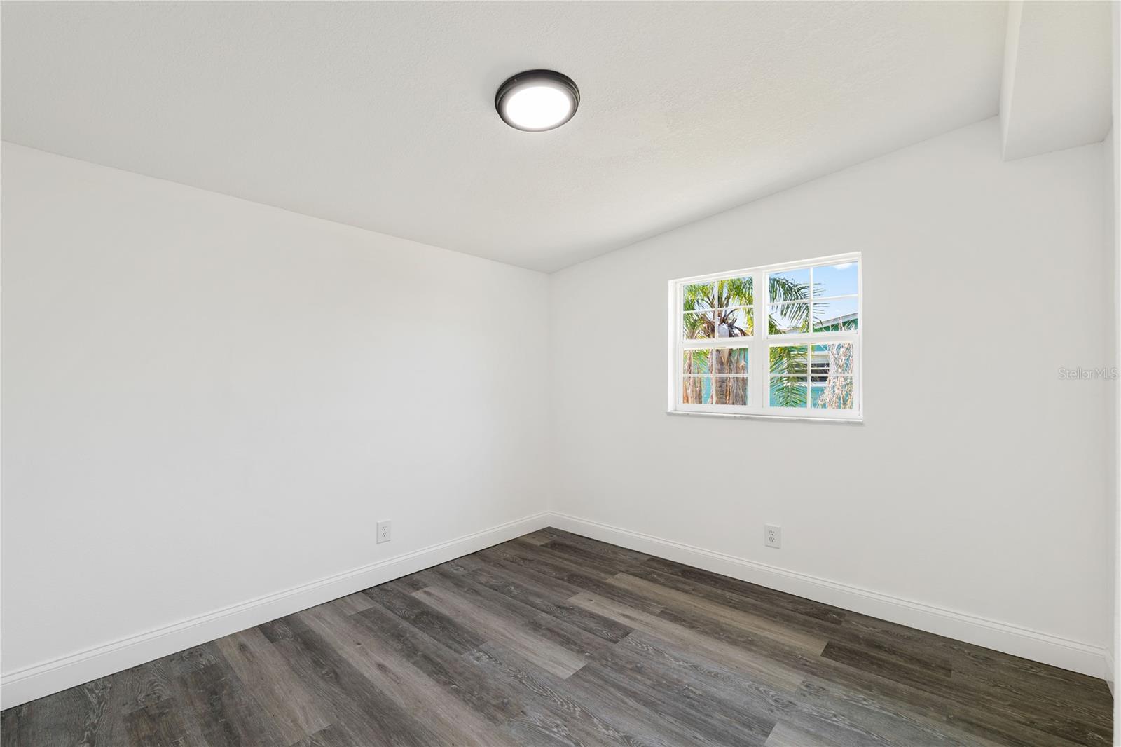 Listing Image #8