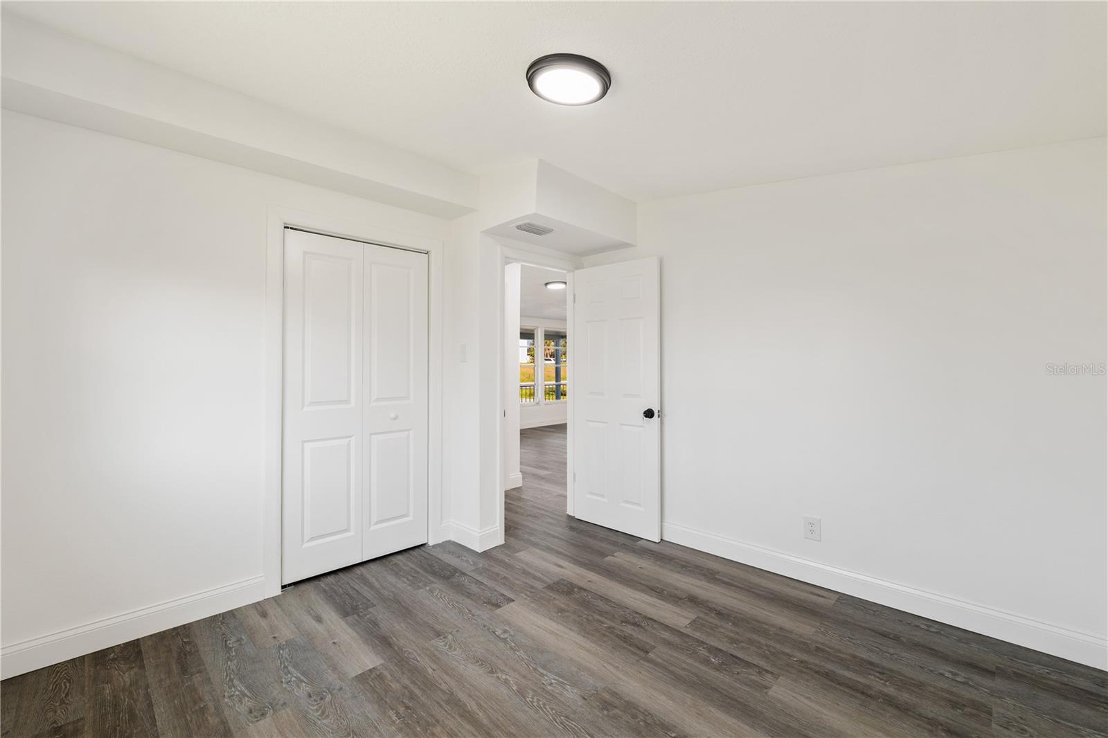 Listing Image #9