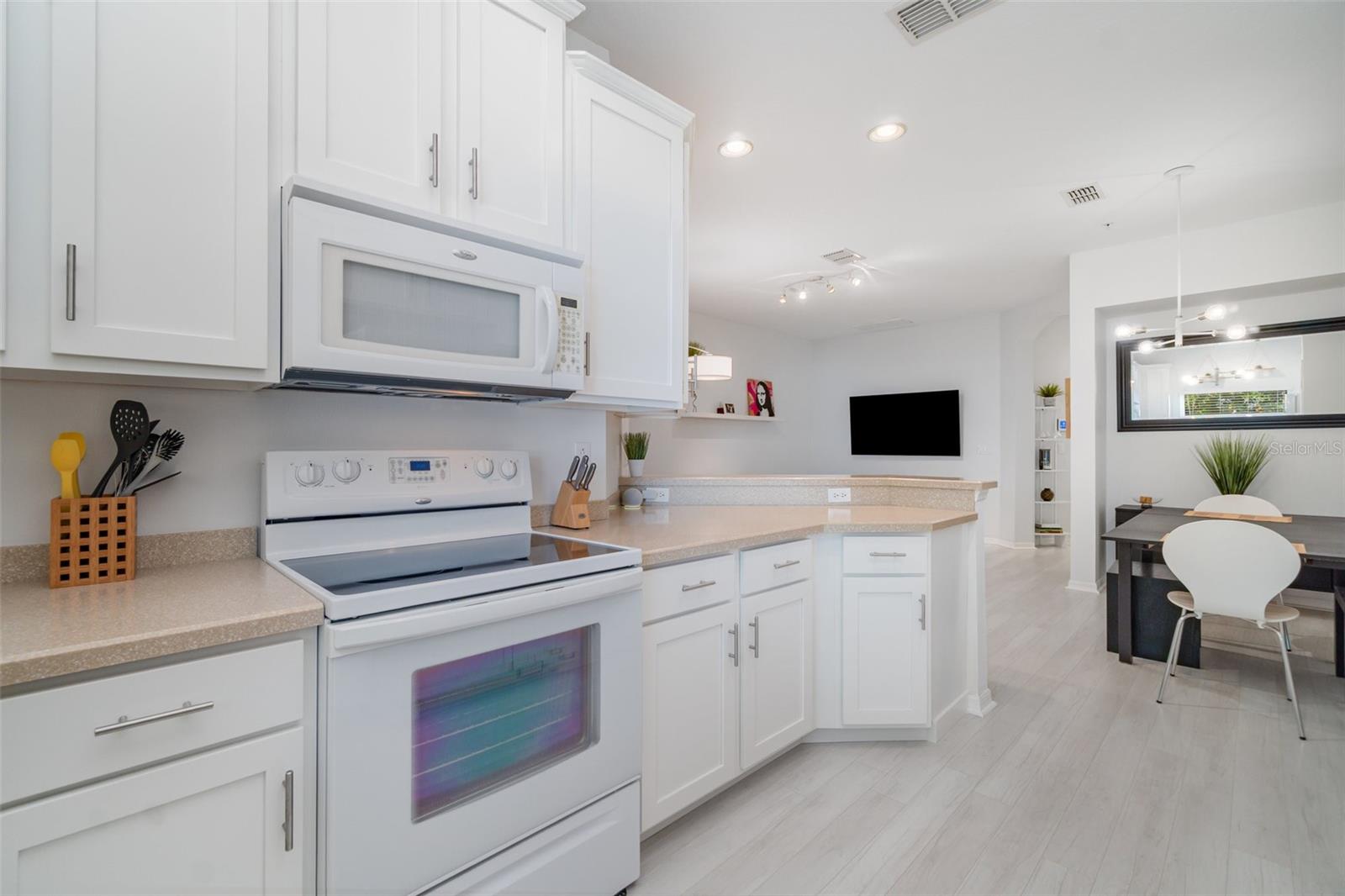 Listing Image #12