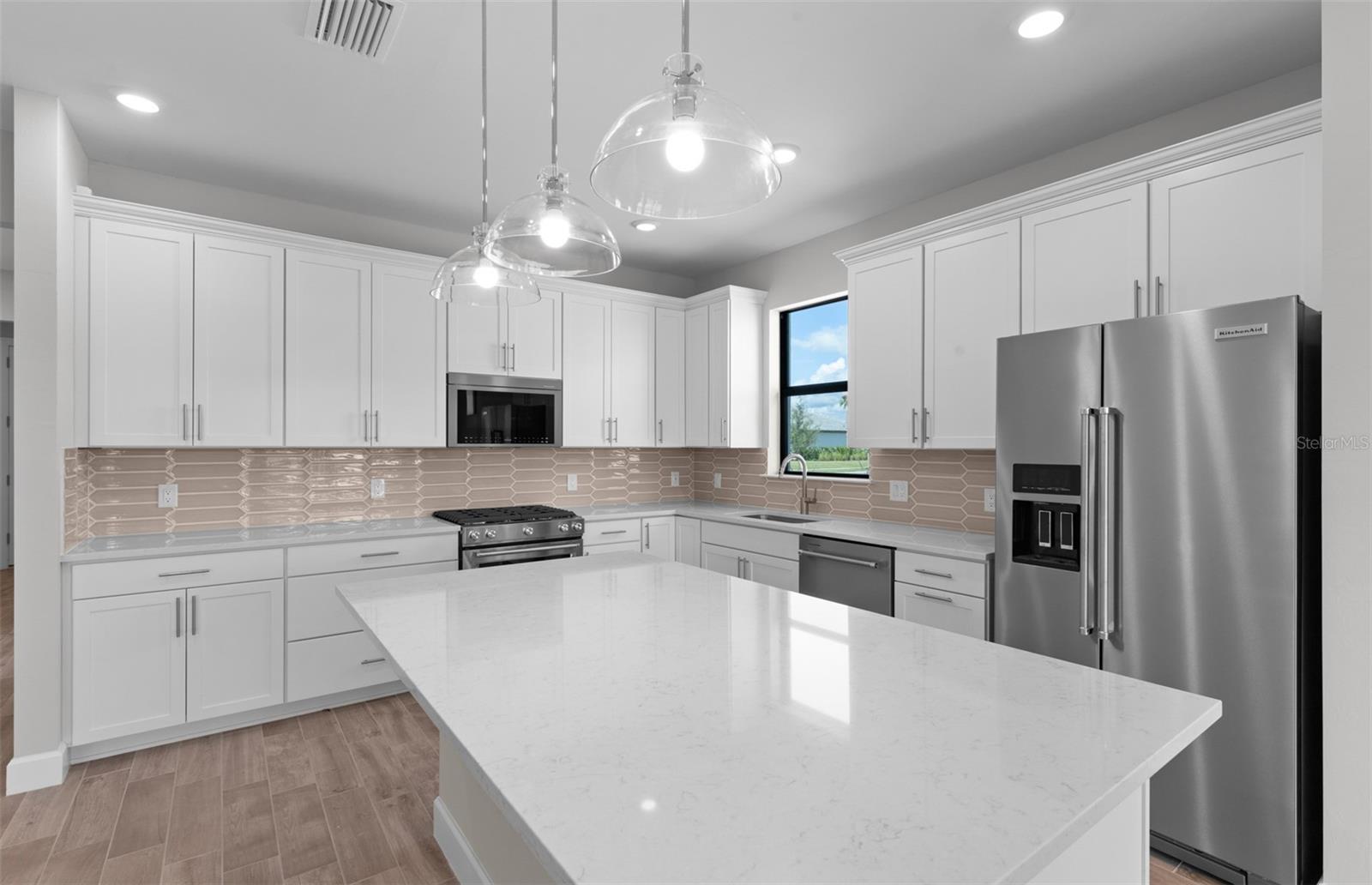 Listing Image #3