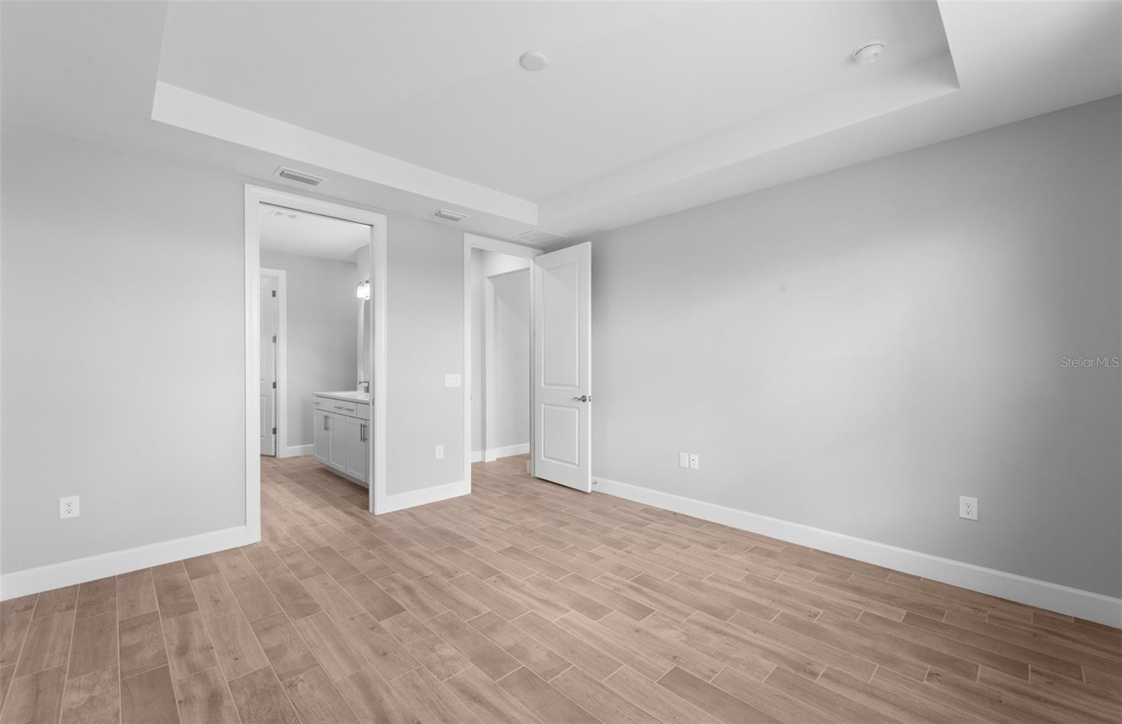 Listing Image #10
