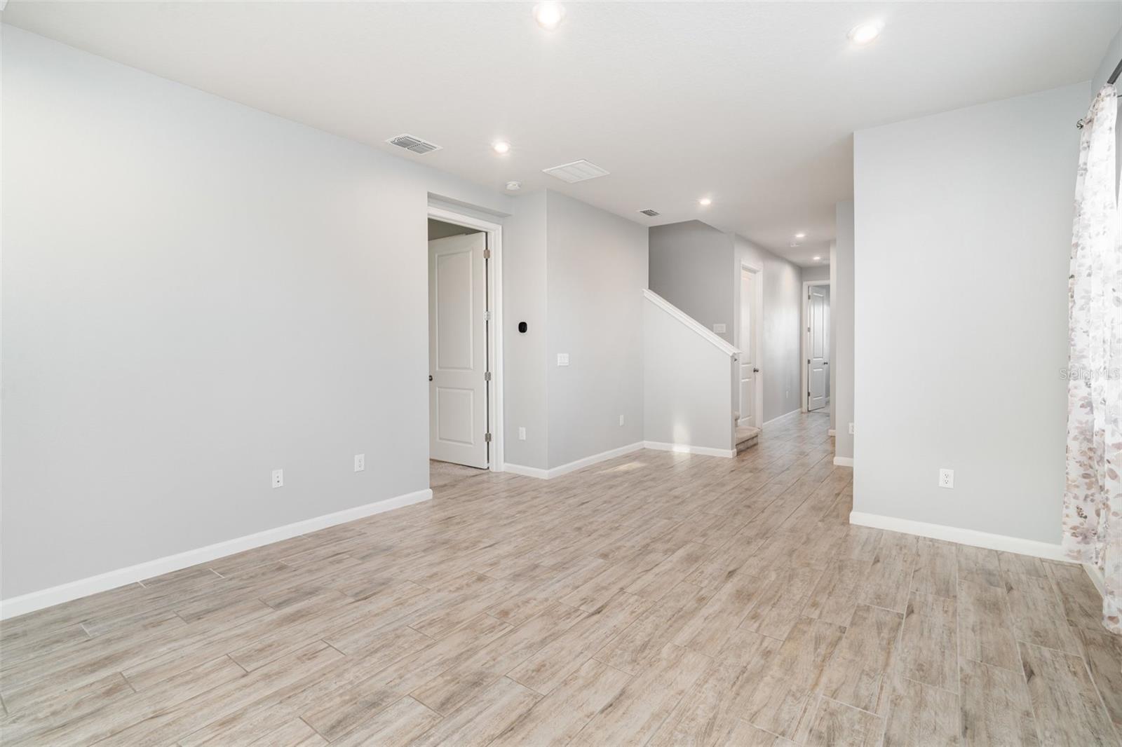 Listing Image #8