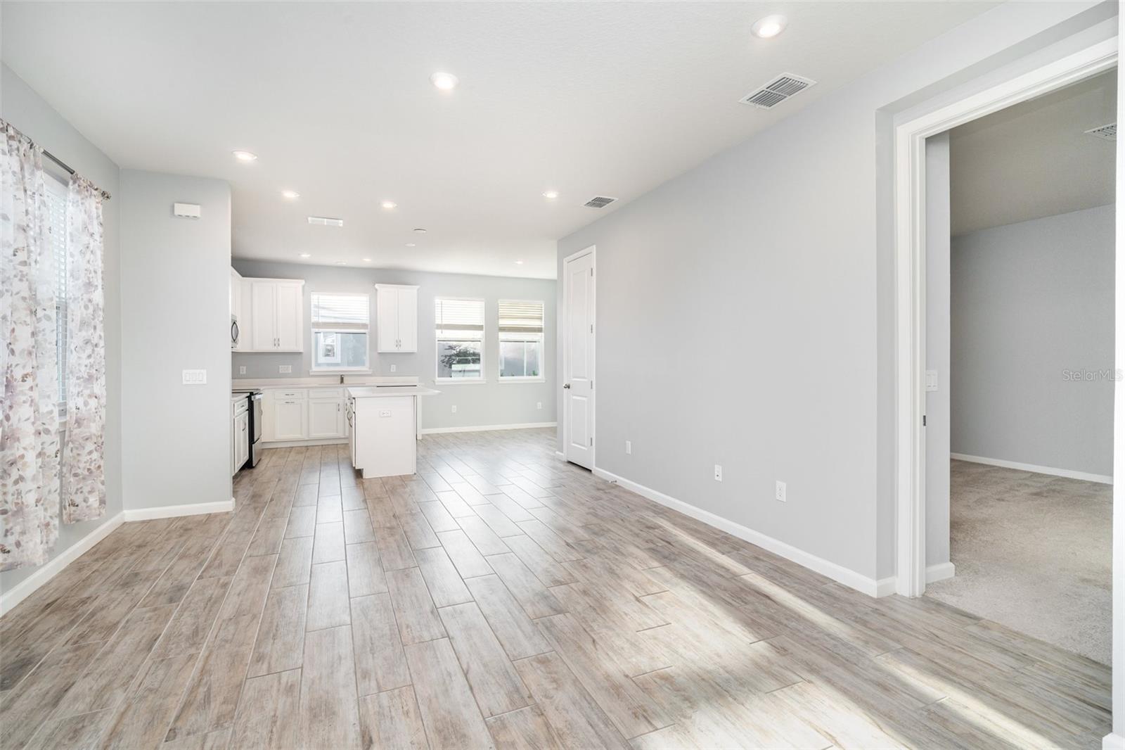 Listing Image #10