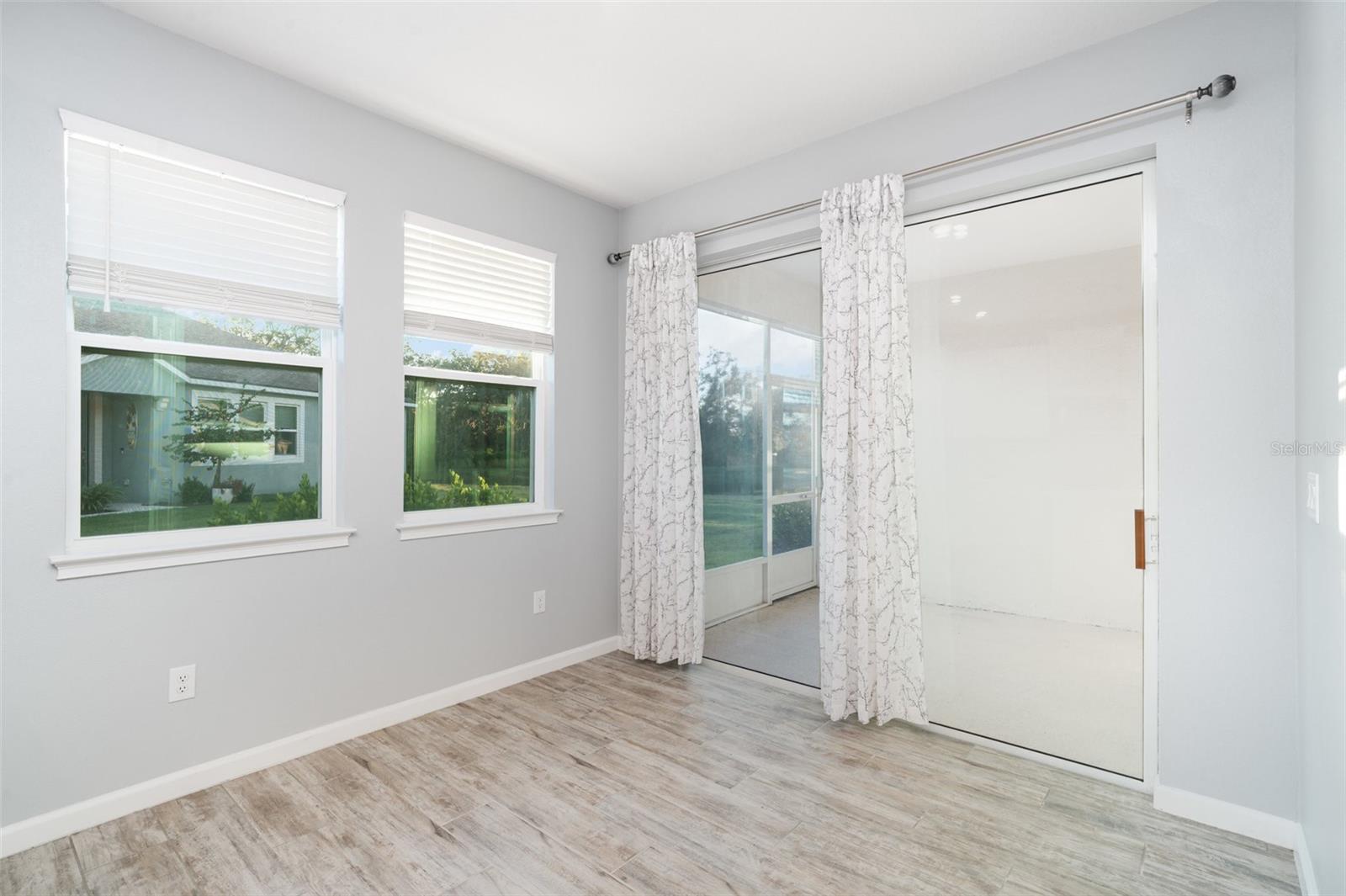 Listing Image #11