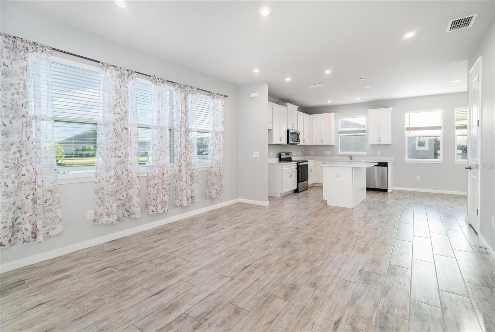 Listing Image #12