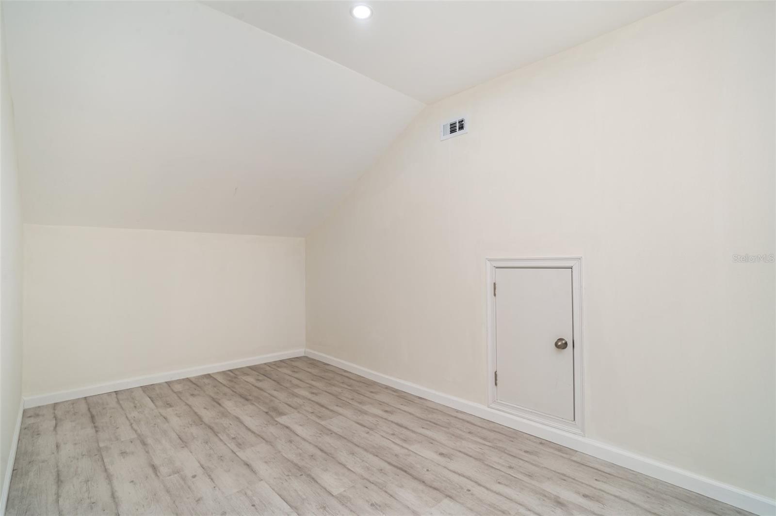 Listing Image #27