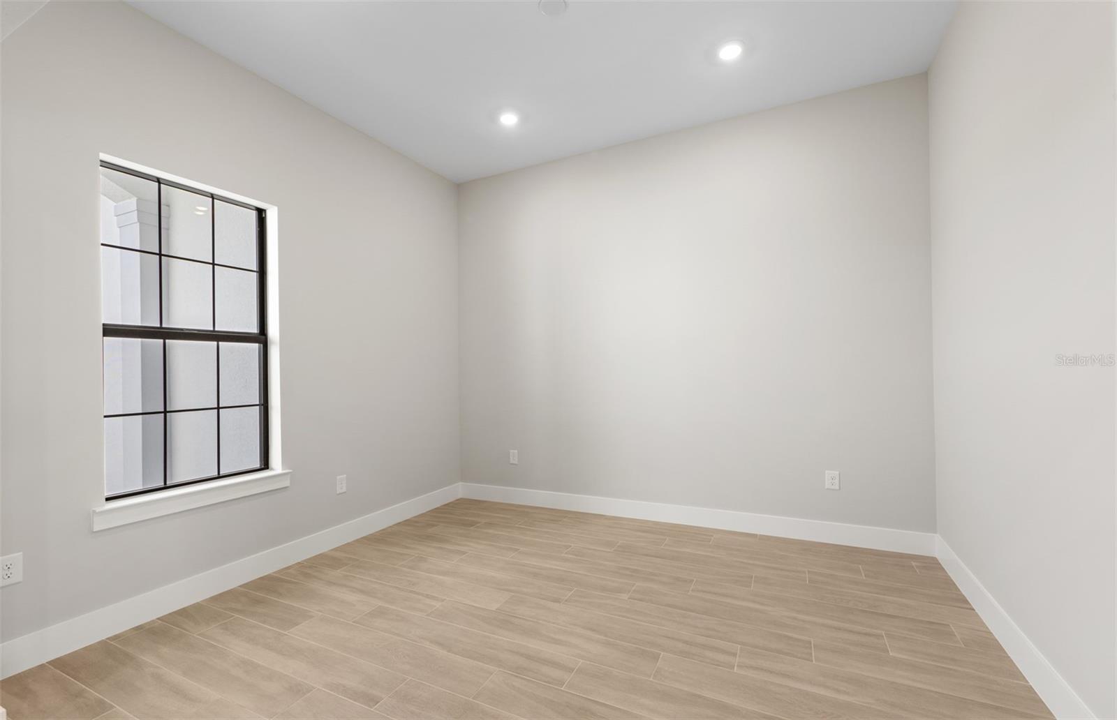Listing Image #8