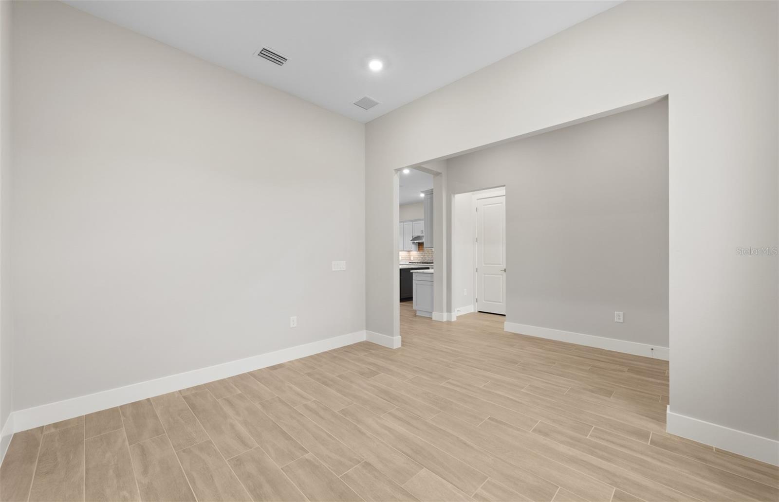 Listing Image #9