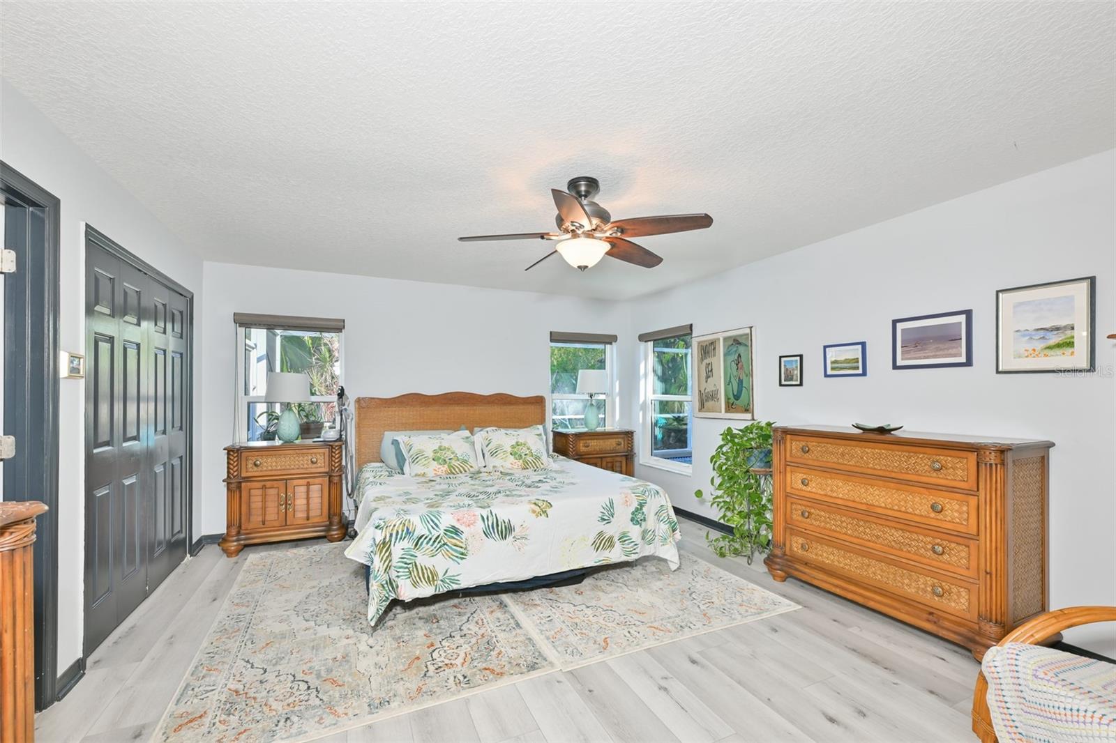 Listing Image #4