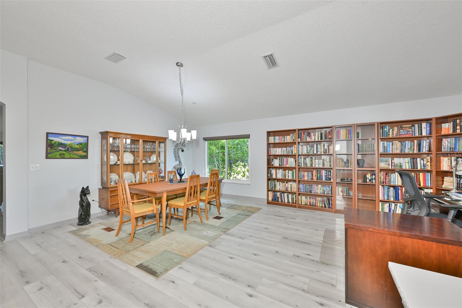 Listing Image #9