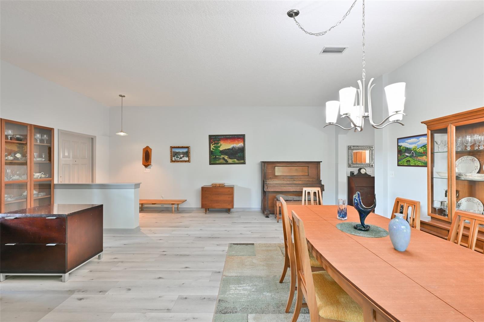 Listing Image #11