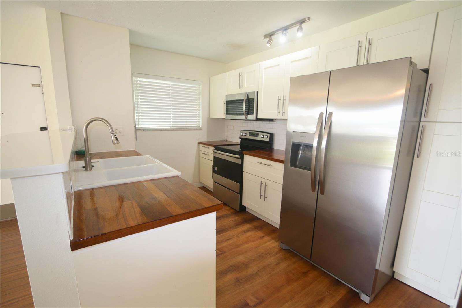 Listing Image #9