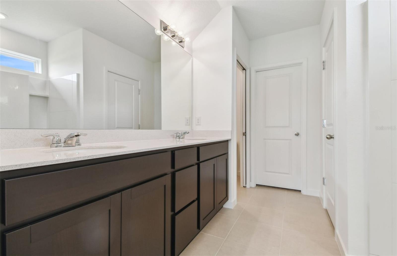 Listing Image #10