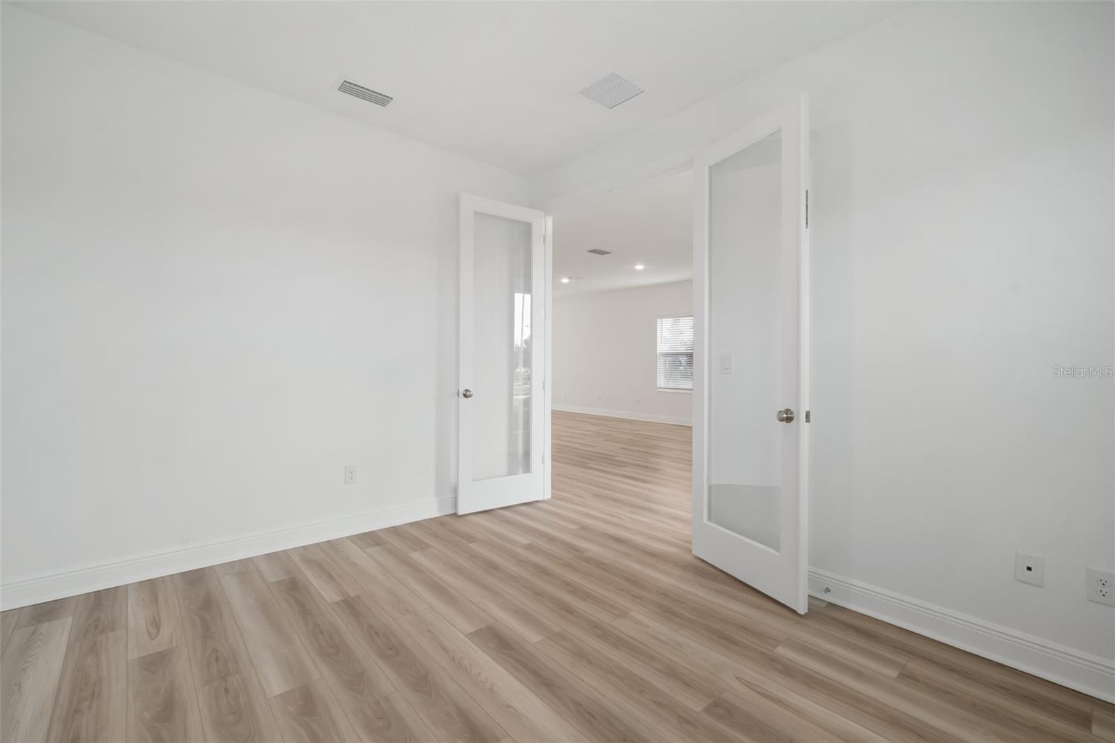 Listing Image #23