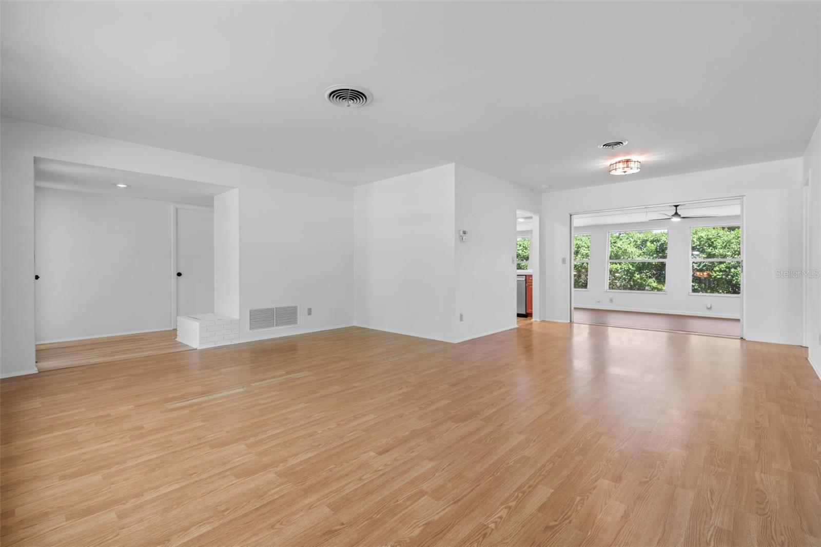 Listing Image #4
