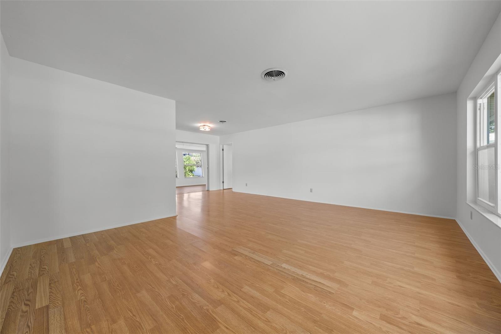 Listing Image #5