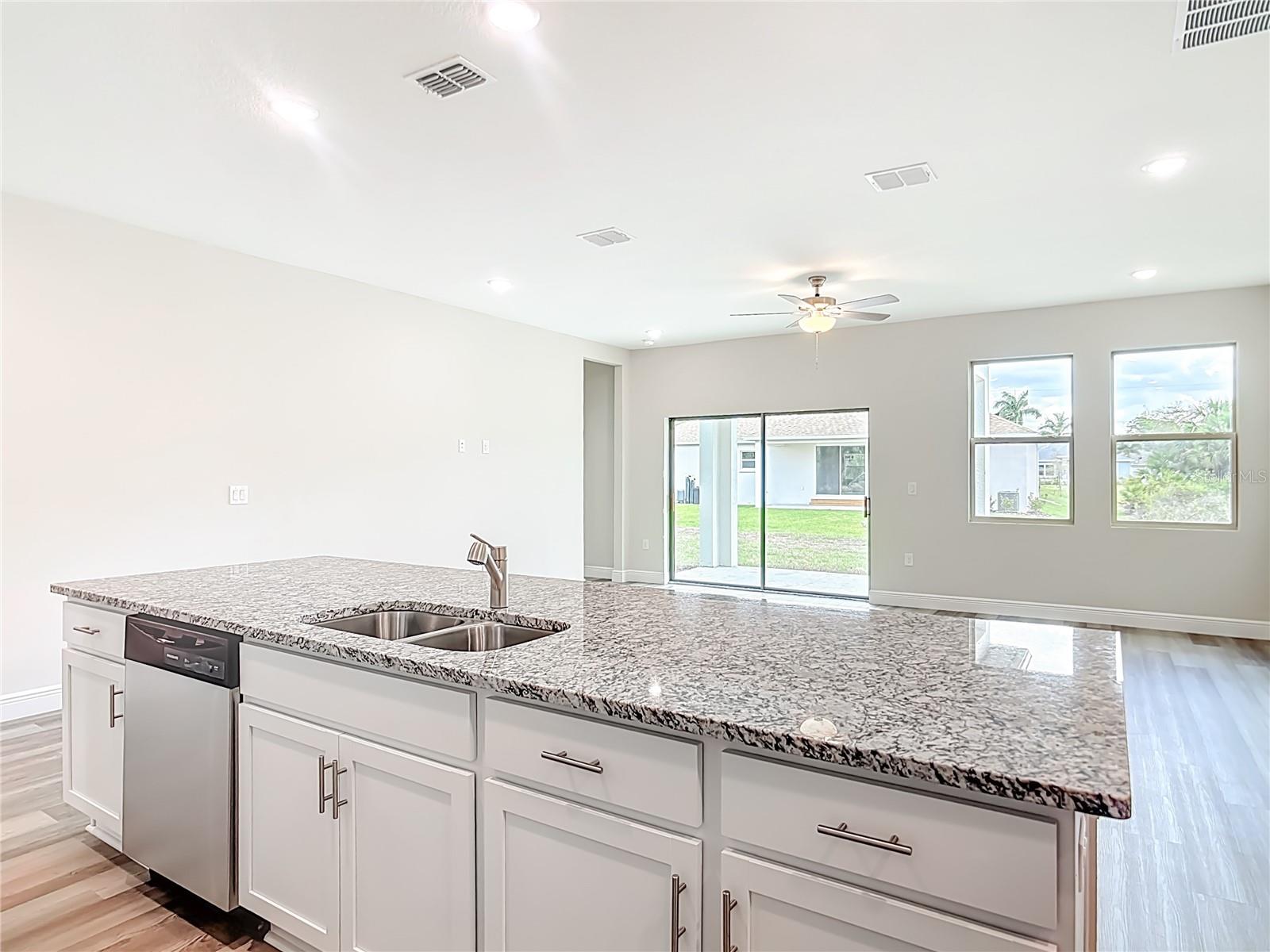 Listing Image #8