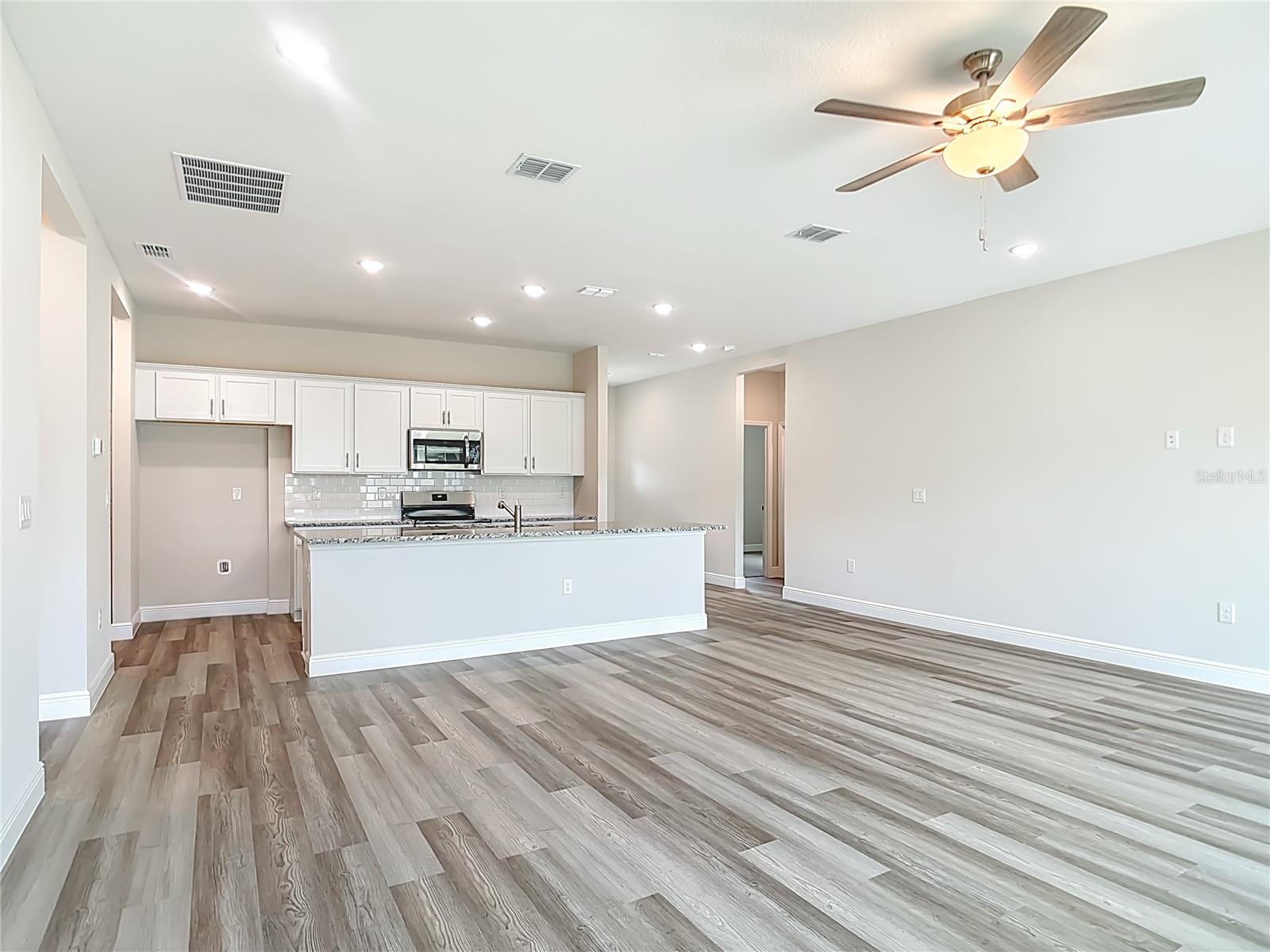 Listing Image #12