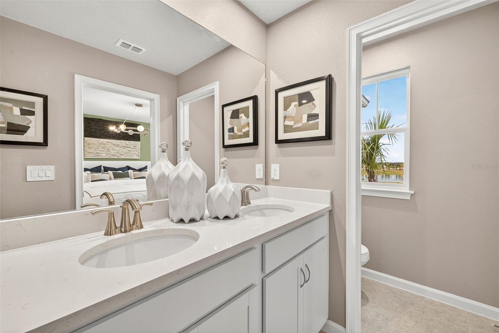 Listing Image #10