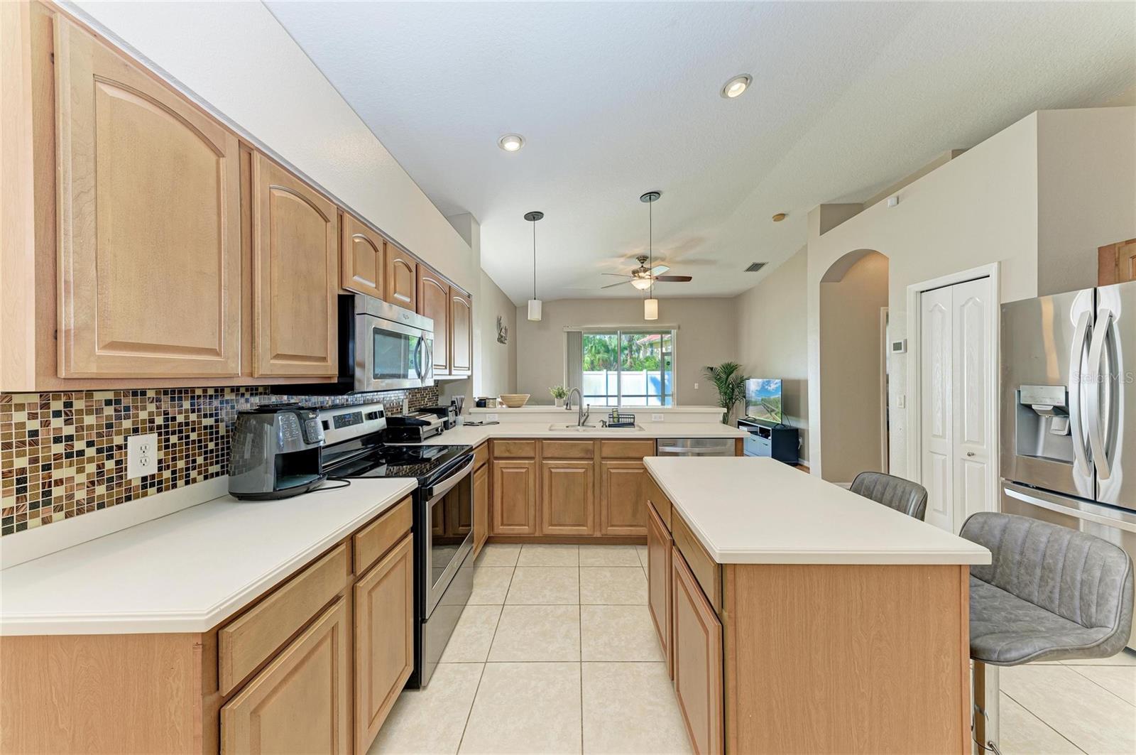 Listing Image #12
