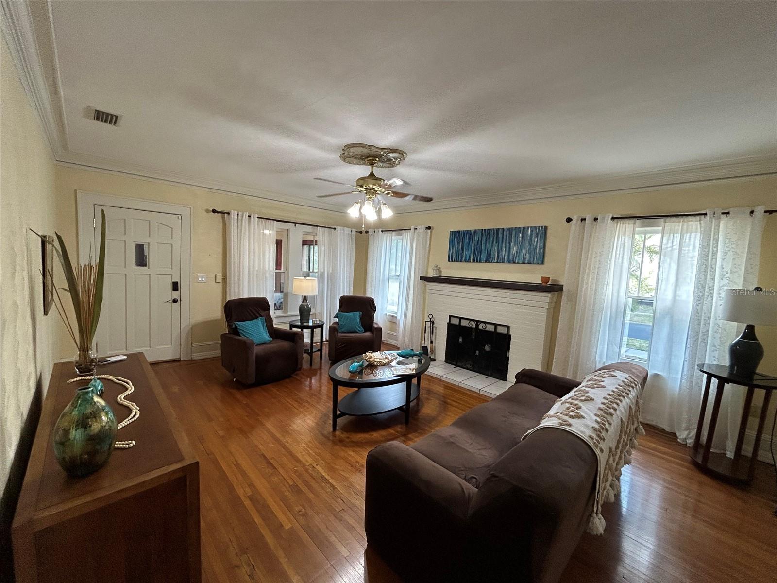 Listing Image #9