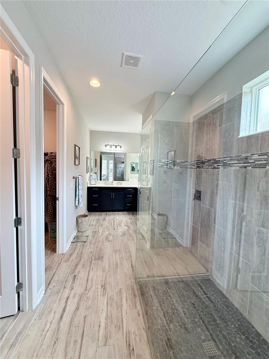 Listing Image #10
