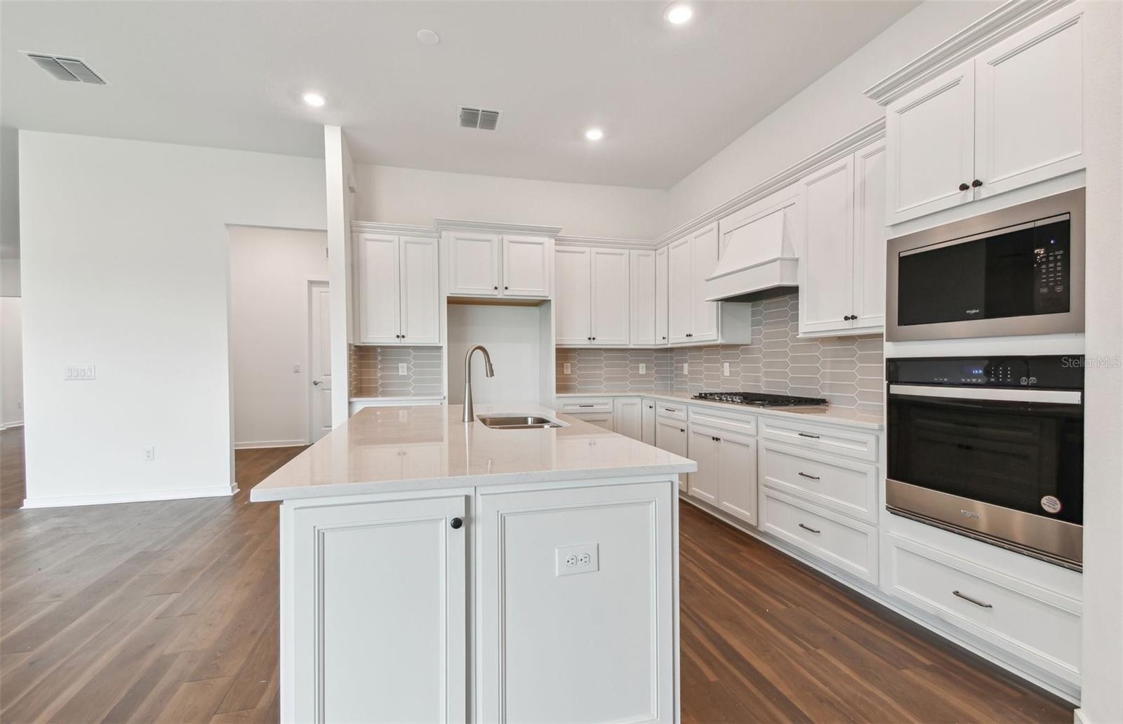 Listing Image #4